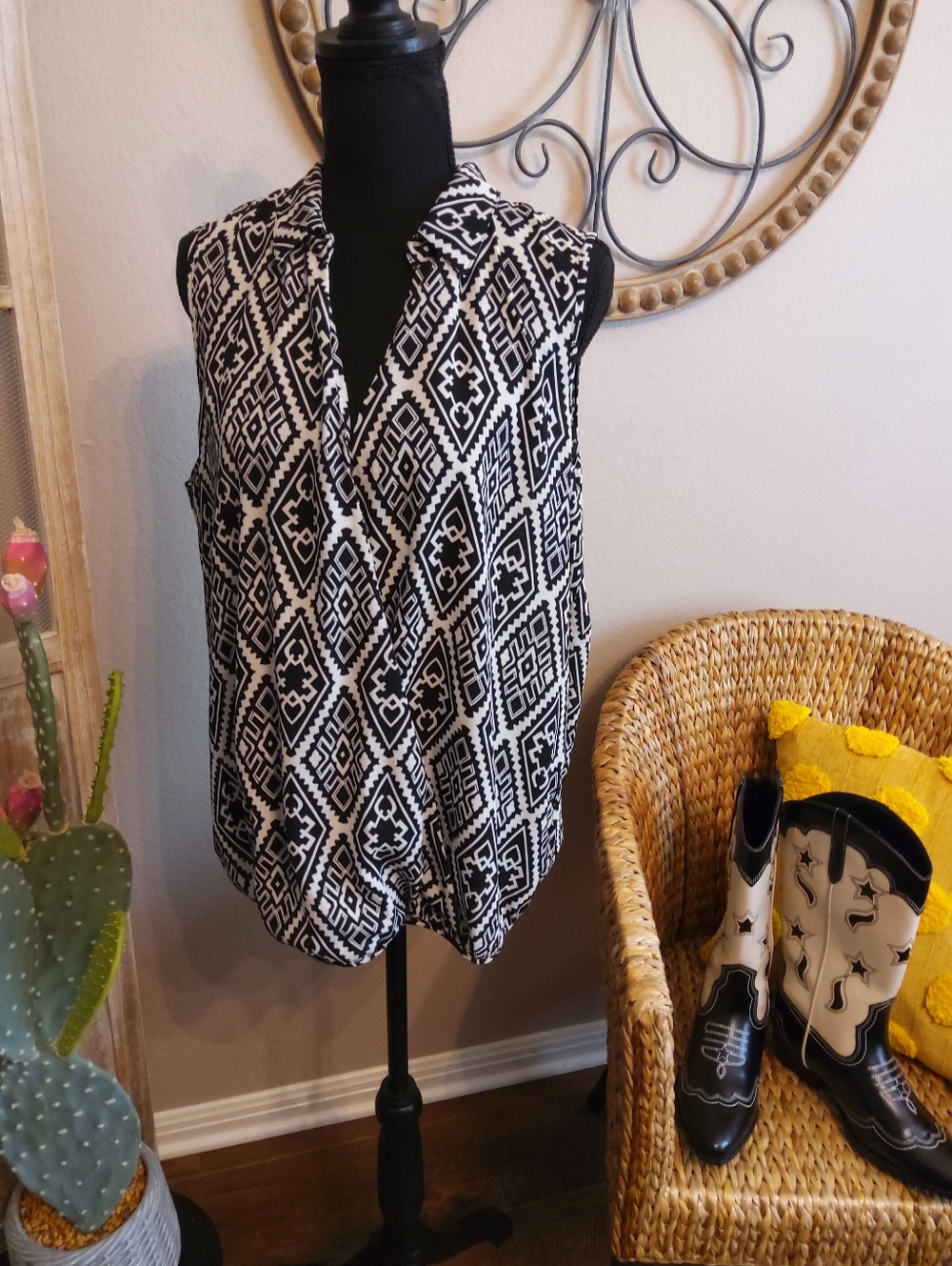 Daniel Rainn Black & White Geometric Draped V-Neck Top